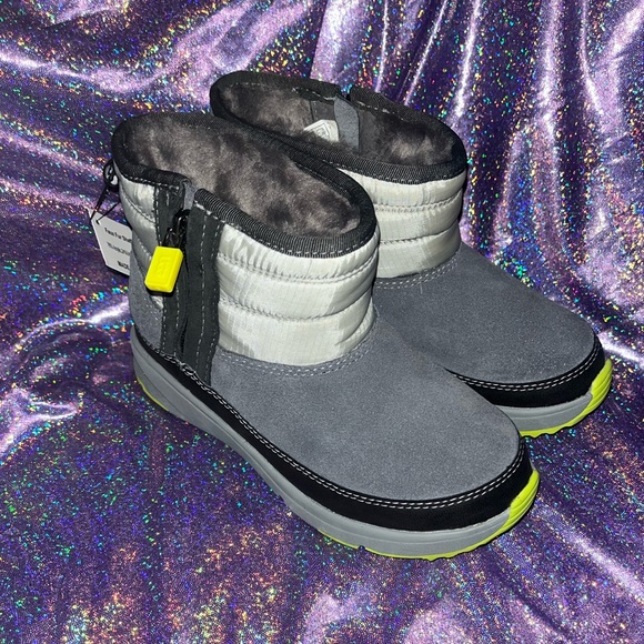 Truckee Waterproof Uggs - Picture 1 of 9